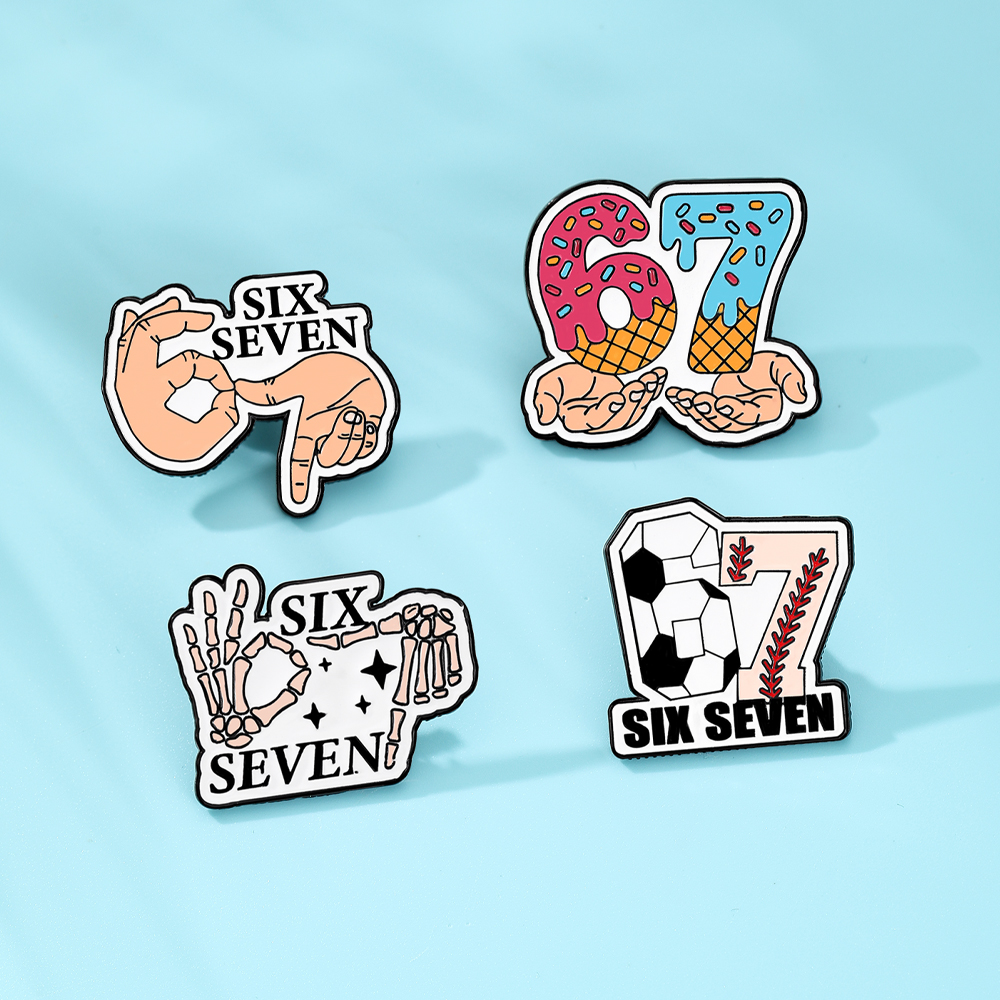 4pcs Set Cute Enamel Football  - Cosplay Prop Bag 评论和价格