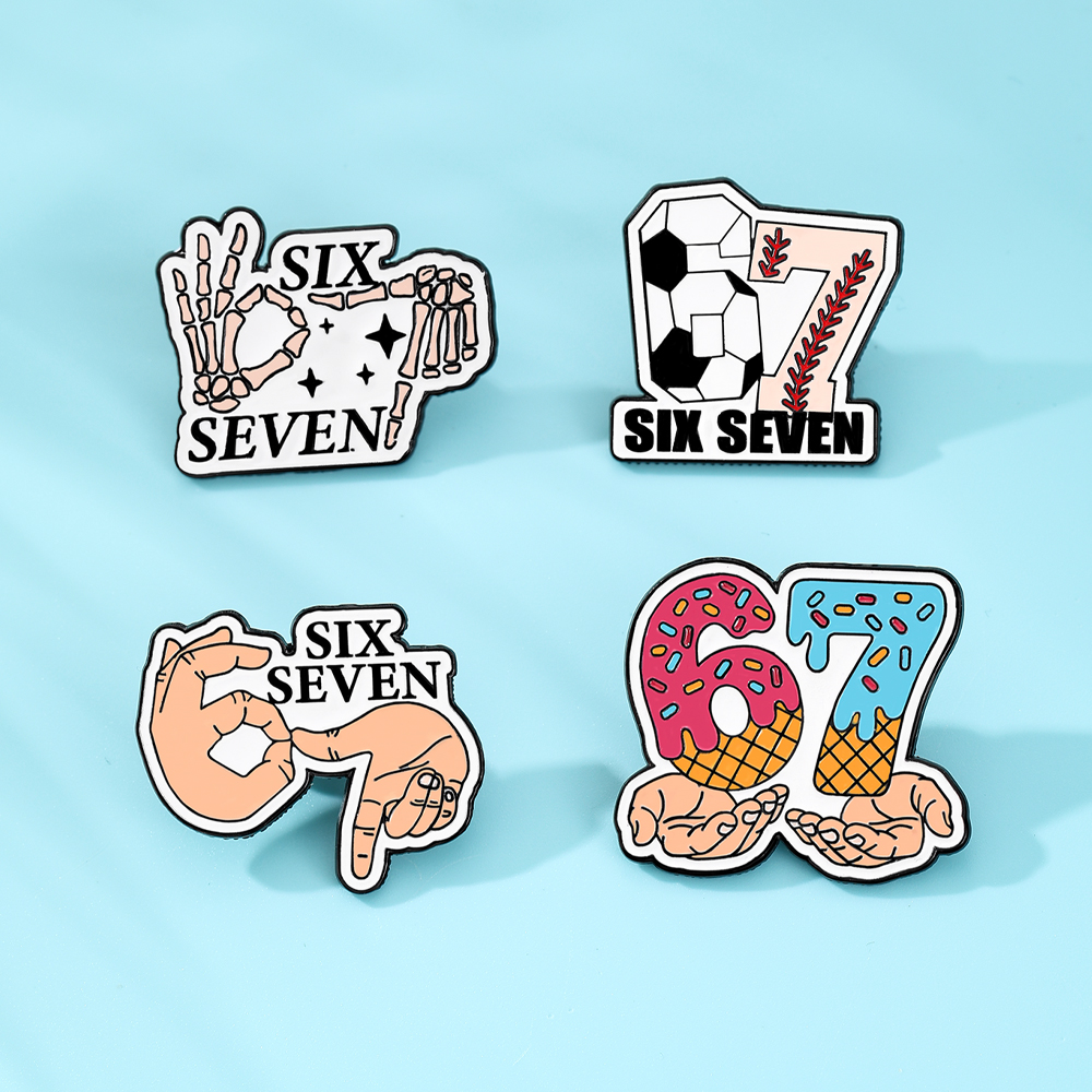 4pcs Set Cute Enamel Football  - Cosplay Prop Bag 评论和价格