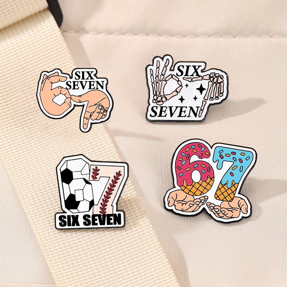 4pcs Set Cute Enamel Football  - Cosplay Prop Bag 评论和价格